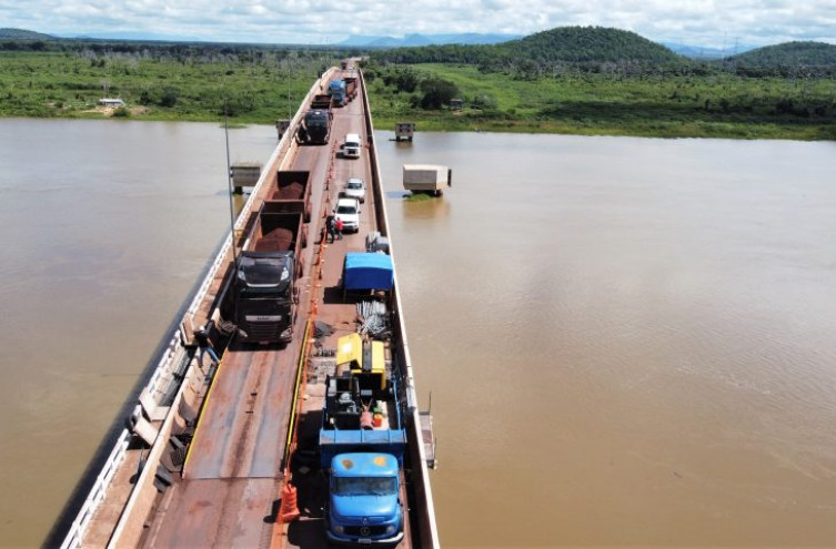 Agesul interdita ponte sobre o rio Paraguai pela 3ª vez para concretagem